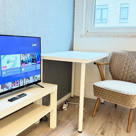 Apartments Im Herzen Von Neumuenster Innenstadt & Hbf Fusslaeufig, Mit Privatparkplatz מראה חיצוני תמונה